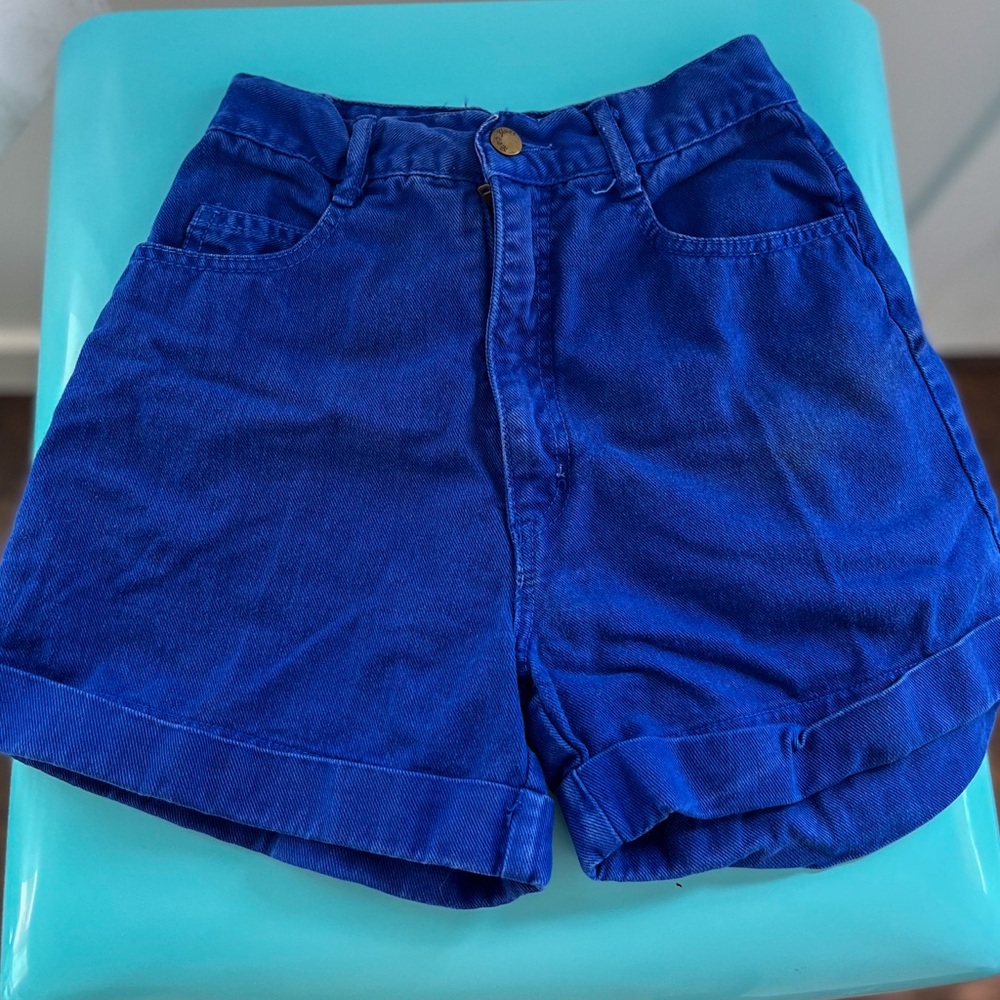 Vintage high waisted jean shorts by Paris blues